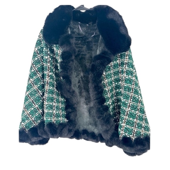Vince Camuto Jackets & Blazers - Vince Camuto Green Tweed Faux Fur Shawl Cape (Missing Closure)
